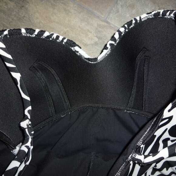 Miraclesuit Bathing Suit Black White Rushing Slimming Tummy Control one piece 14 - Picture 9 of 12